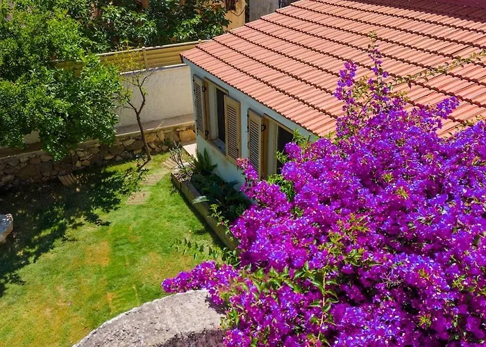 The Magic Of The Stone House, With Heated And Cooled Pool & A Peaceful Escape